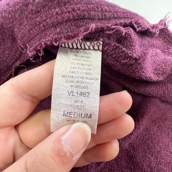 Elan Sweater Womens Medium Purple Cold Shoulder Raw Hem Pullover USA Boho Top - Picture 3 of 7